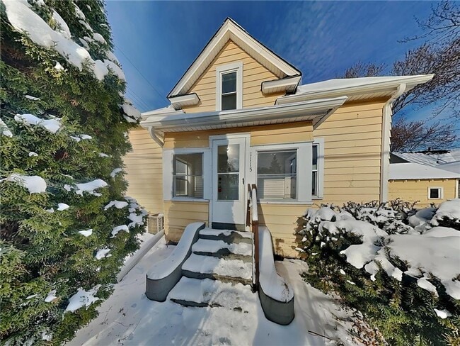 Primary Photo - 1115 19th Ave NE