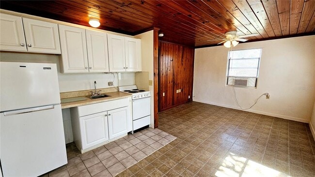 Building Photo - 19 N Mango St