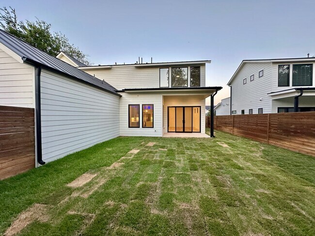 Building Photo - Valley View Villas
