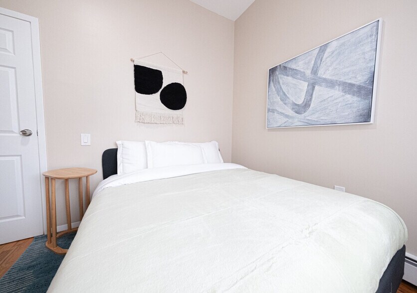 Building Photo - 240 W 112th St