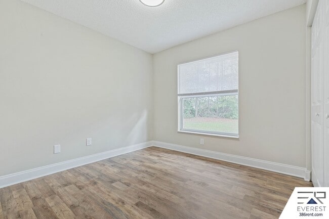 Building Photo - LIKE NEW 3/2/2 IN THE HEART OF PALM COAST