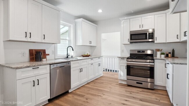 Building Photo - 407 W 1st Ave