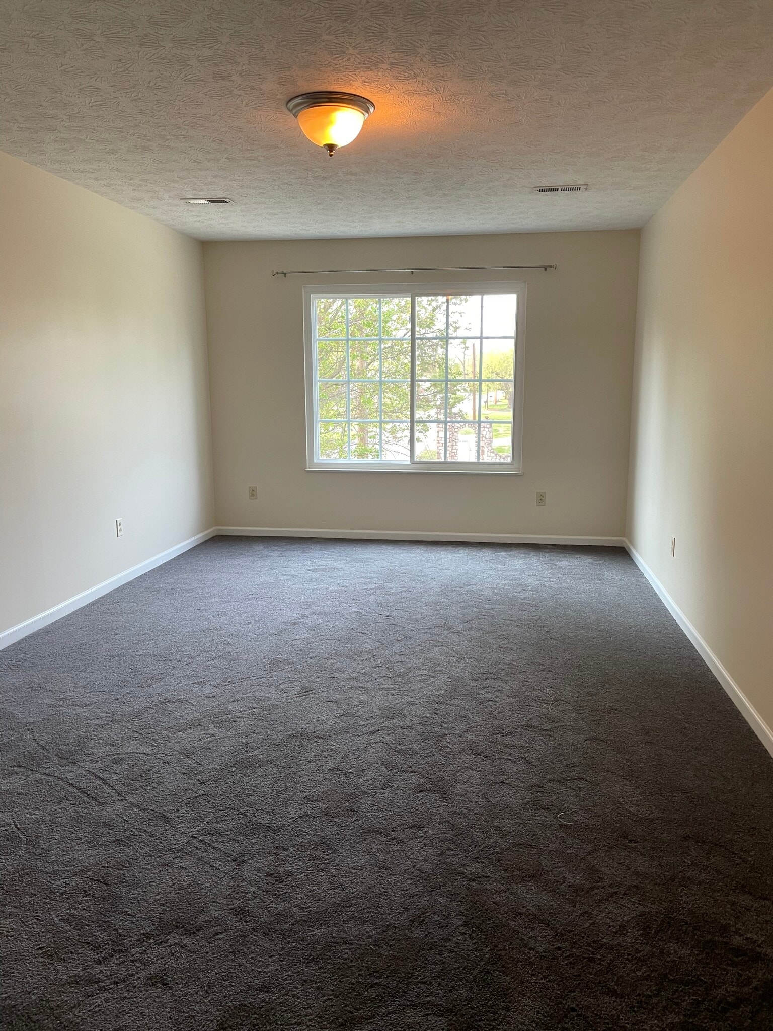 Building Photo - 1216 W Broadway Ave