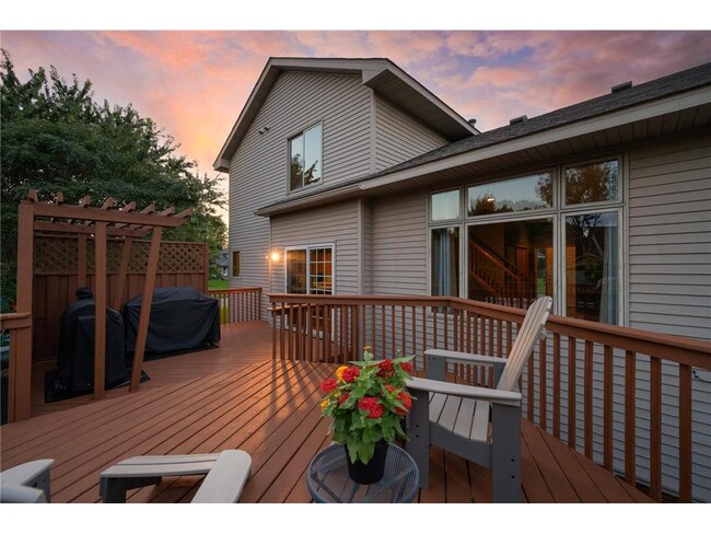 Building Photo - 4133 Sunset Trail N