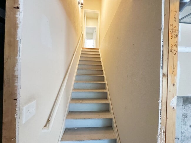 Building Photo - Bright, Spacious 2-Bedroom Home in Aurora with Room to Grow