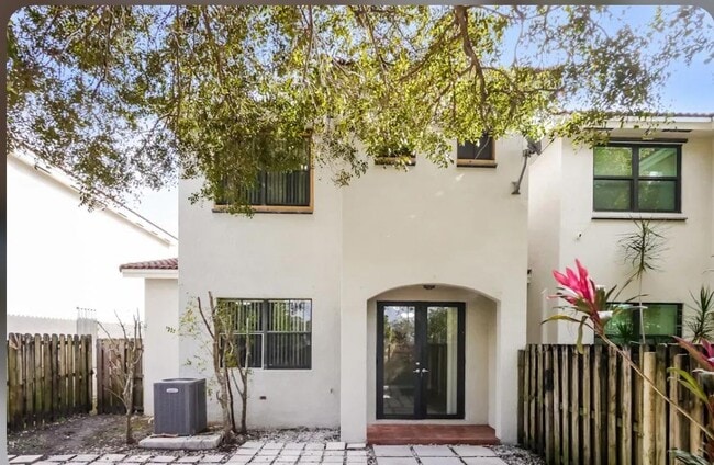 Building Photo - 3720 SW 69th Ave