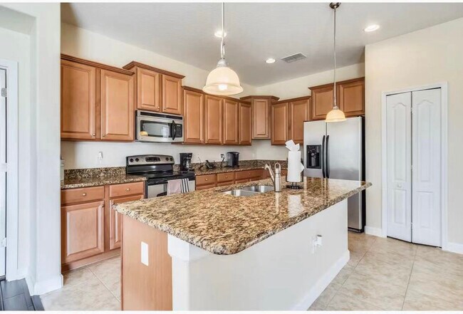 Building Photo - 747 Brookeshire Dr