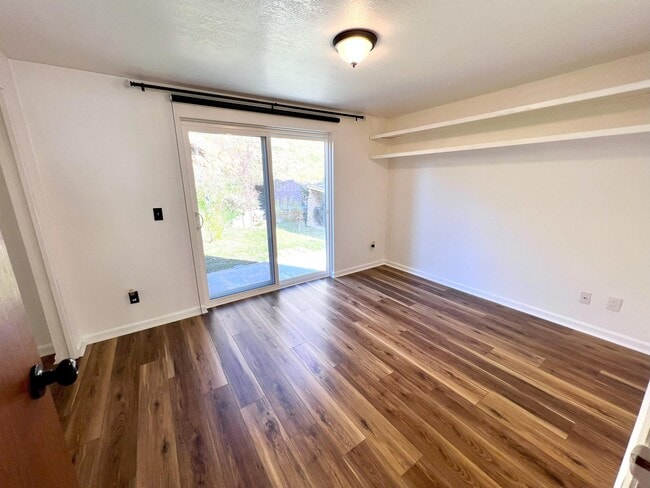 Building Photo - 3316 Riverside Dr