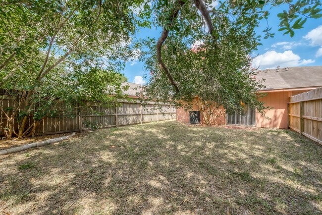 Building Photo - 11009 Crenchrus Ct