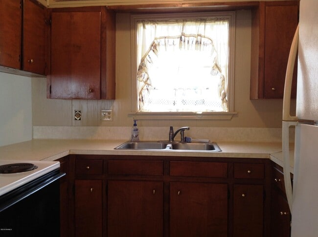 Building Photo - 706 Picard Rd