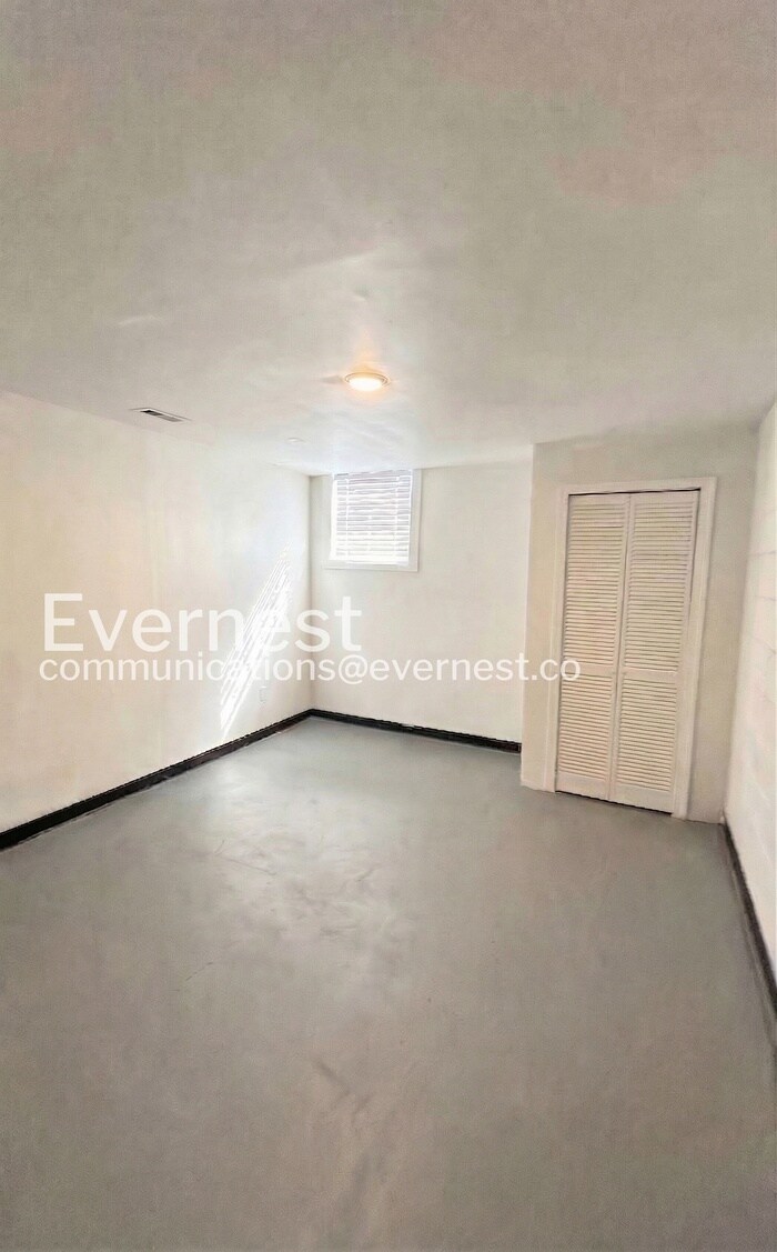 Building Photo - 1816 Doman Cir