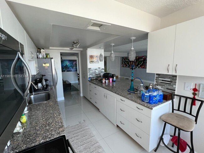 Building Photo - 18061 Biscayne Blvd