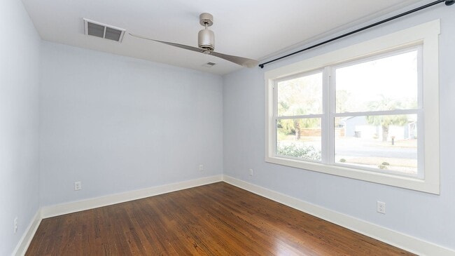 Building Photo - 3 Bedroom 3 Bath House in Parish Place - M...