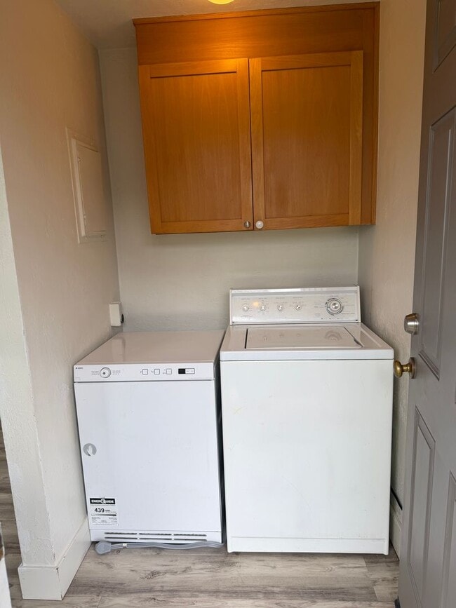 Building Photo - Charming 2 bed 1 bath house in a great neighborhood!