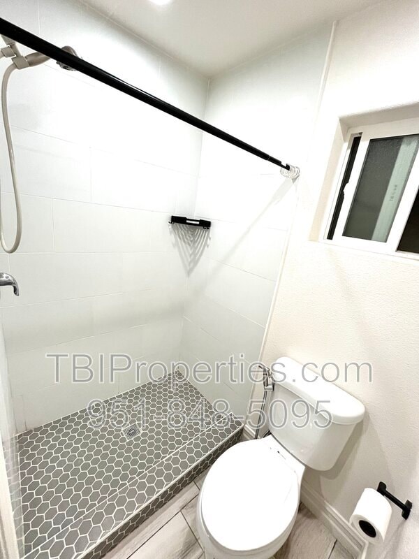 Building Photo - 5063 Pearblossom Dr