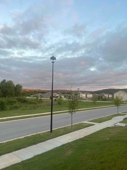 Building Photo - 1039 S Nighthawk Ln