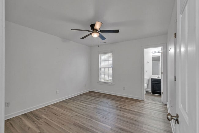 Building Photo - 900 Springwood Dr