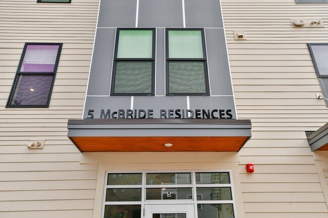 Building Photo - 5 McBride St