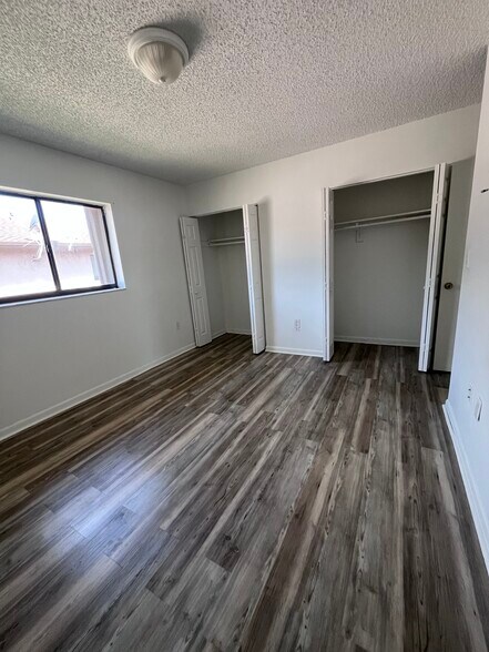 Building Photo - 2348 W 56th St