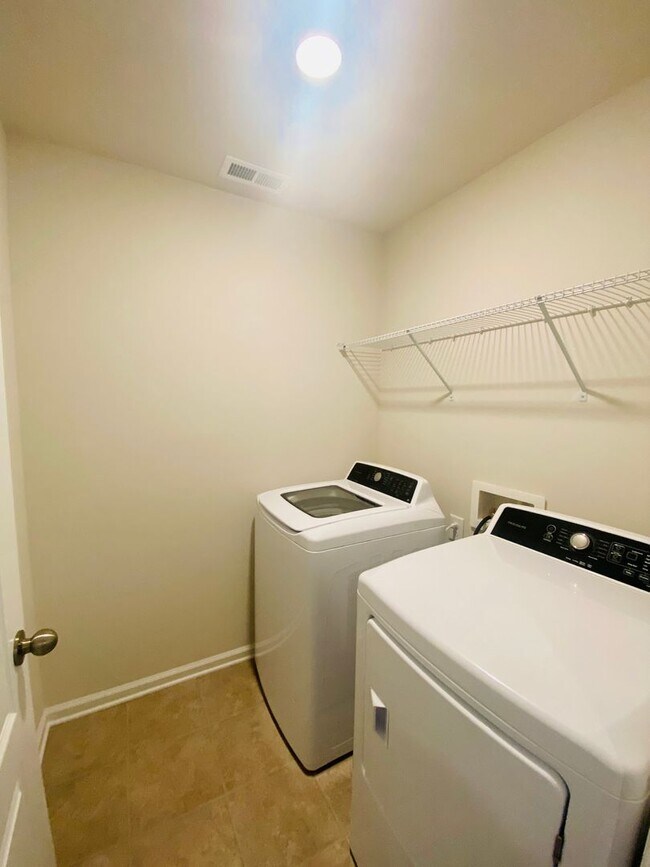 Building Photo - 3BR/3.5 Bath Townhouse in Ballantyne