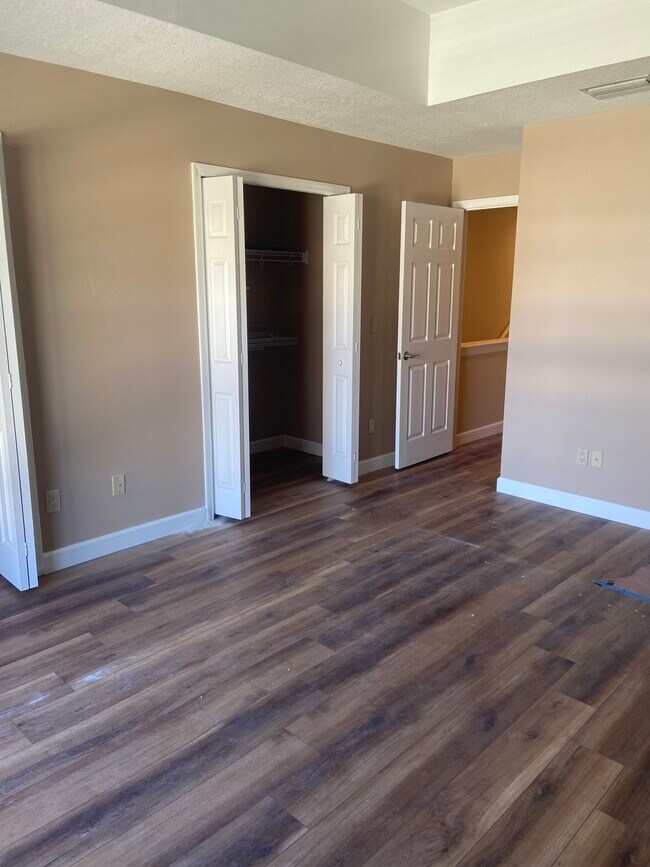 Building Photo - 212 S Dakota Ave