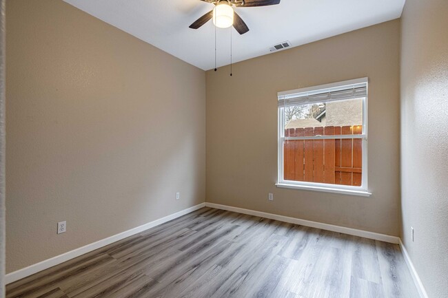 Building Photo - 4 bedroom home for RENT in Turlock only mi...