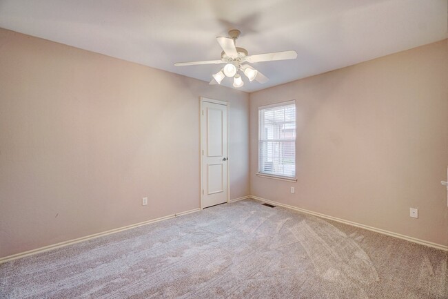 Building Photo - Spacious 4-Bedroom Home with Fireplace, Is...