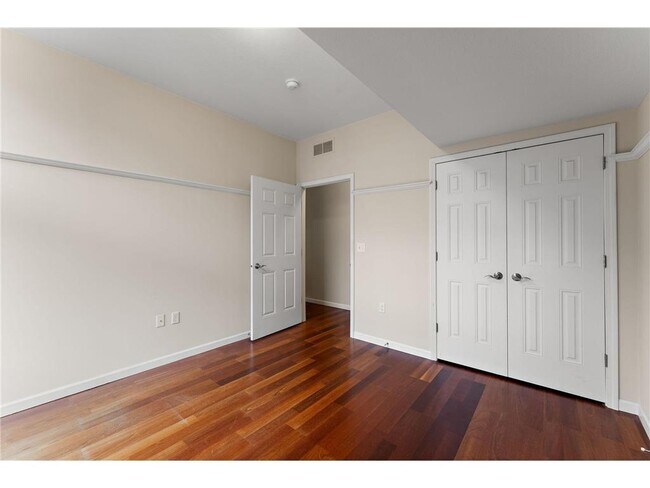 Building Photo - 270 4th St E