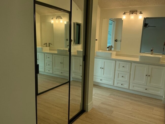 Building Photo - Charming 4 Bedroom 2 Bath 2 Story Home in the City of Fullerton