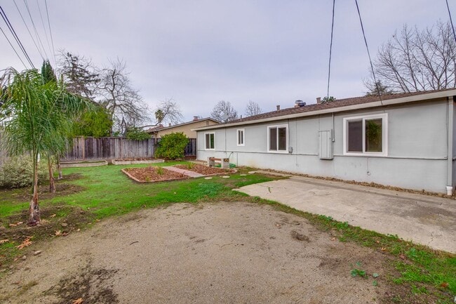 Building Photo - Wow! What a Great Home! Available NOW!
