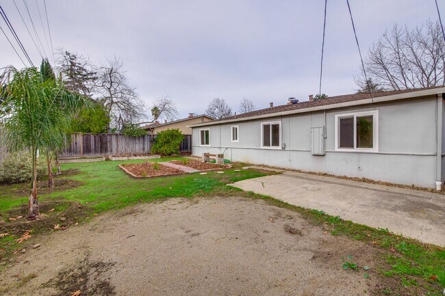 Building Photo - Wow! What a Great Home! Available Soon!