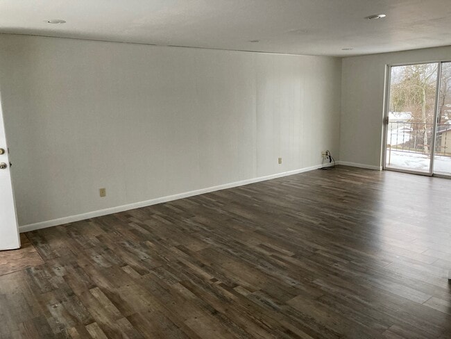Building Photo - 1560 Grandview Dr