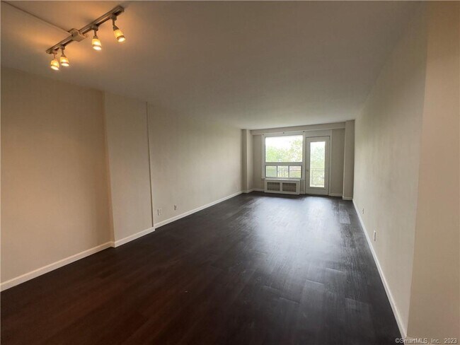 Building Photo - 91 Strawberry Hill Ave