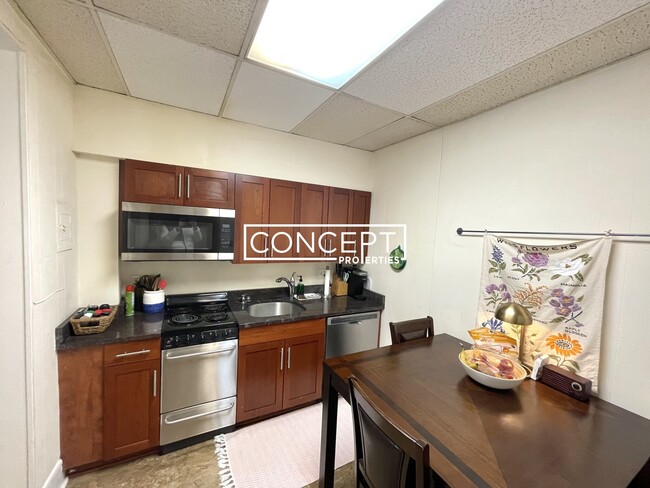 Building Photo - 17 Aberdeen St