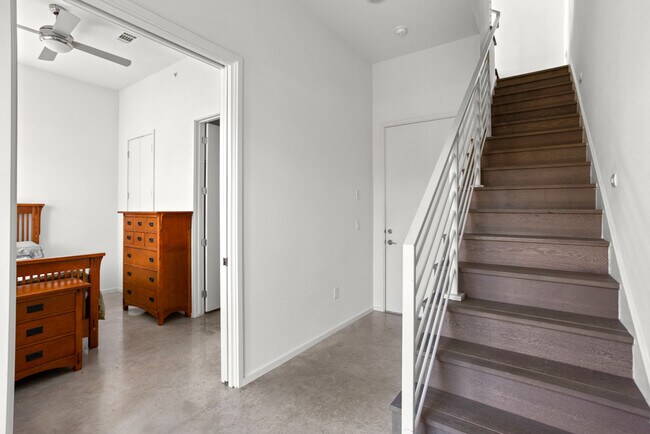 Building Photo - 3100 Menchaca Rd