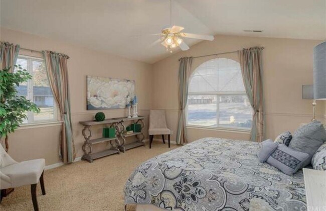 Building Photo - 3bd 2ba