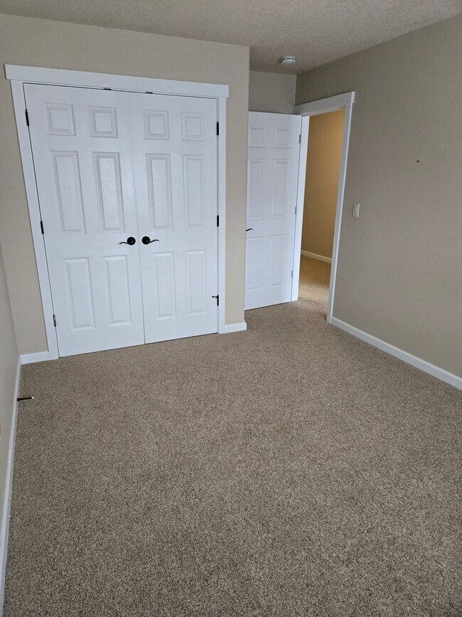 Building Photo - Excellent Condition & plenty of storage! Three levels + Attic Storage