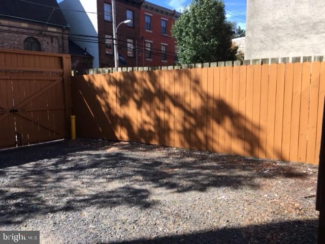 Building Photo - 1906 Fairmount Ave