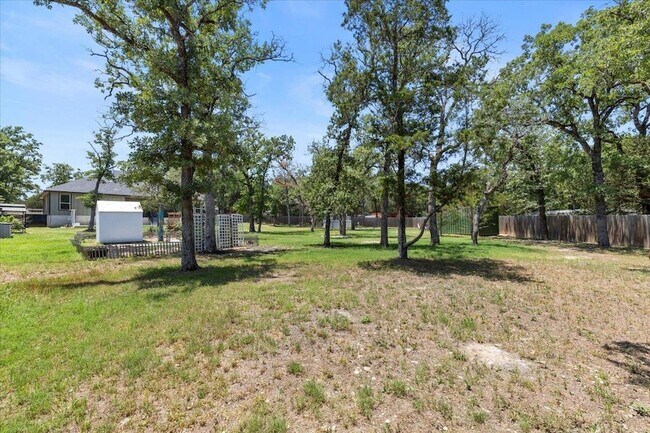Building Photo - 127 Medlar Dr