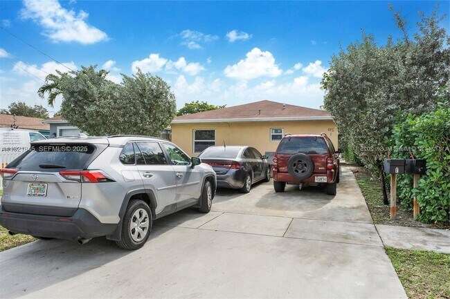 Building Photo - 219 NW 7th Ct