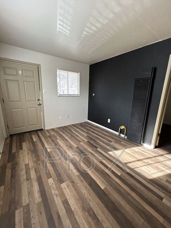 Building Photo - 208 W 1st St