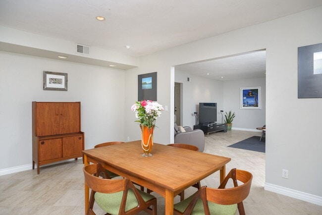 Building Photo - ***Available Now - Mid-term Lease ONLY *** Single Level 3 Bedroom, 2.5 Bath home in La Costa*****