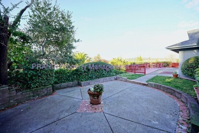 Building Photo - 110 Kaden Dr