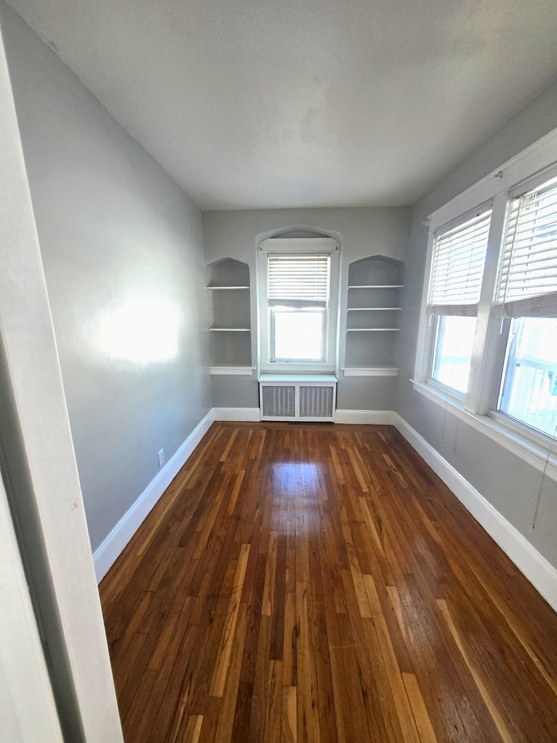 Building Photo - 98 Bradley St