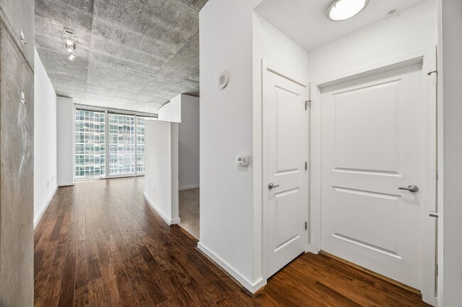 Building Photo - 5925 Almeda Rd