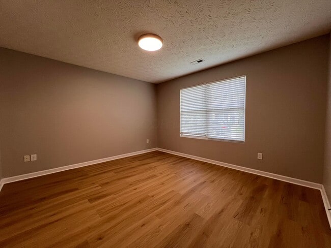 Building Photo - 133 Holly Hock Ln