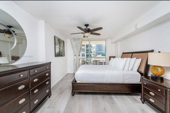 Building Photo - 1200 Brickell Bay Dr