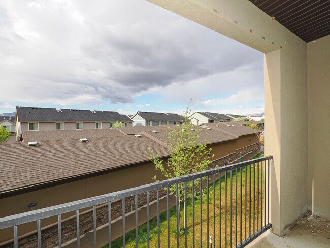 Building Photo - 3 Bedroom, 2 Bathroom Condo