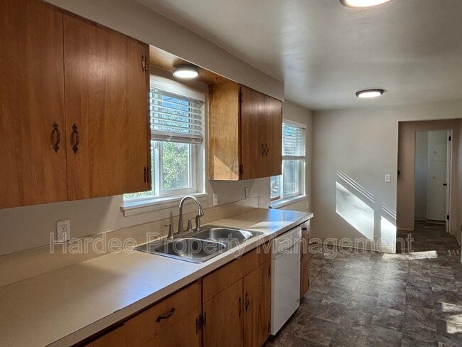 Building Photo - 1500 Brooklawn Dr