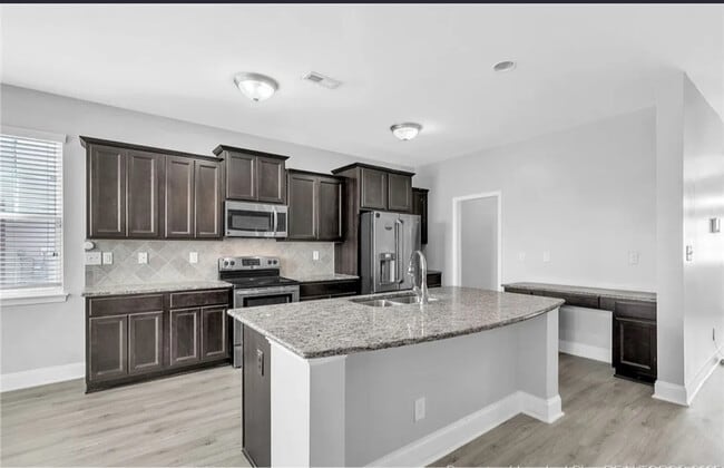 Building Photo - 908 Liberty Ln